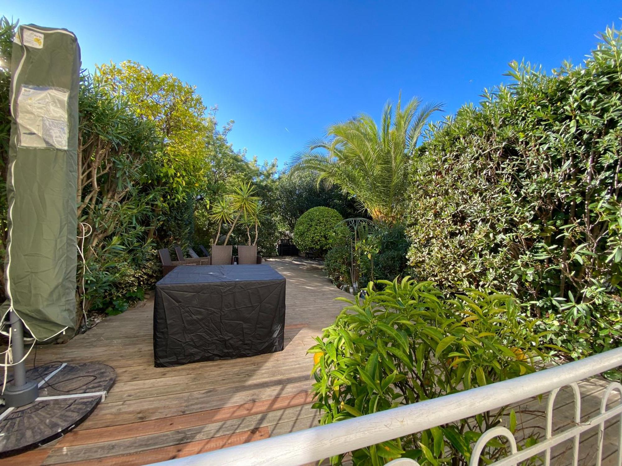 Only 60M To The Beach, 2 Bedroom Cozy Apartment, 80M2 Big Garden, Very Central Cannes Exterior photo
